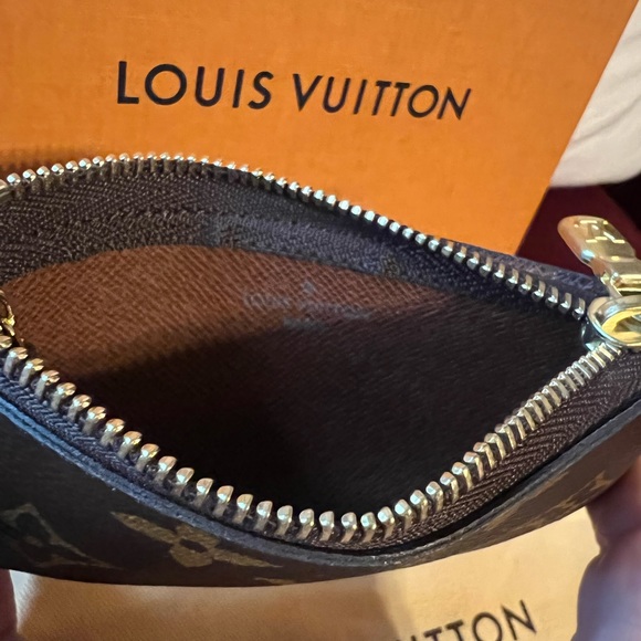 Louis Vuitton cles keychain - Picture 6 of 8
